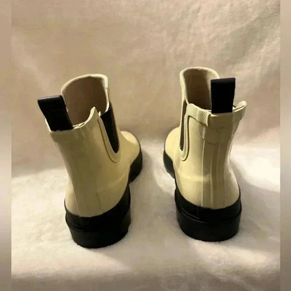 Water resistant Chelsea rain slip on ankle boots in cream color Women’s size 8 - Picture 5 of 9